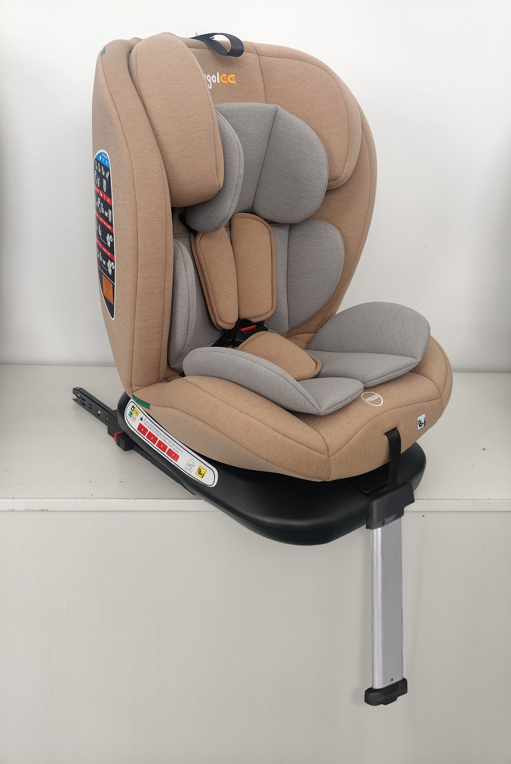 Ogolee va lansa scaun auto inovator de 40-150cm cu picior de sprijin în iulie, oferind o valoare de neegalat
